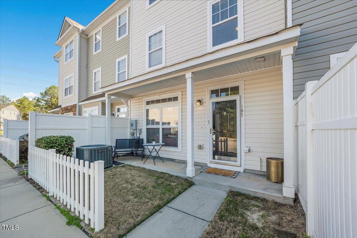 401 Scripps Lane, Unit 102 Raleigh, NC 27610 - Photo 3 of 27 02-P1156550