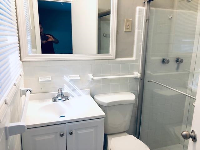 1381 Old Hickory Road Memphis, TN 38116 - Photo 22 of 24 a bathroom with a sink a toilet and shower