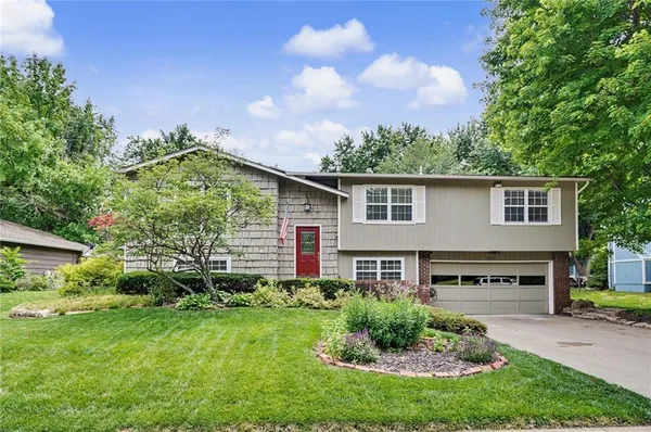 $369,000 | 3011 Tomahawk Drive, Lawrence, KS 66049