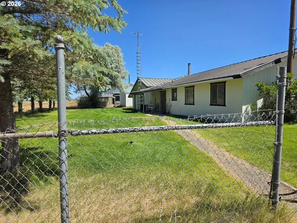 $475,000 | 91497 Christmas Valley Highway, Christmas Valley, OR 97641