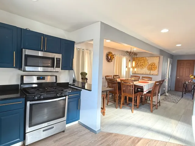 $275,000 | 529 North Ravine Drive, Round Lake Park, IL 60073