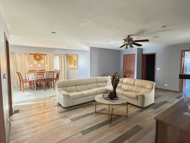 $275,000 | 529 North Ravine Drive, Round Lake Park, IL 60073