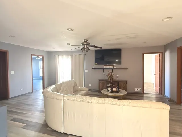 $275,000 | 529 North Ravine Drive, Round Lake Park, IL 60073