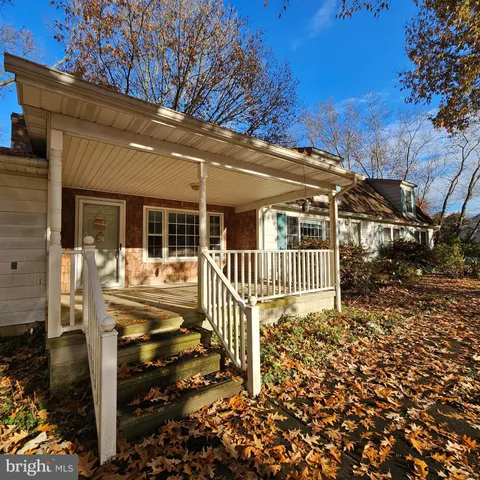 a view of a house with backyard and porch