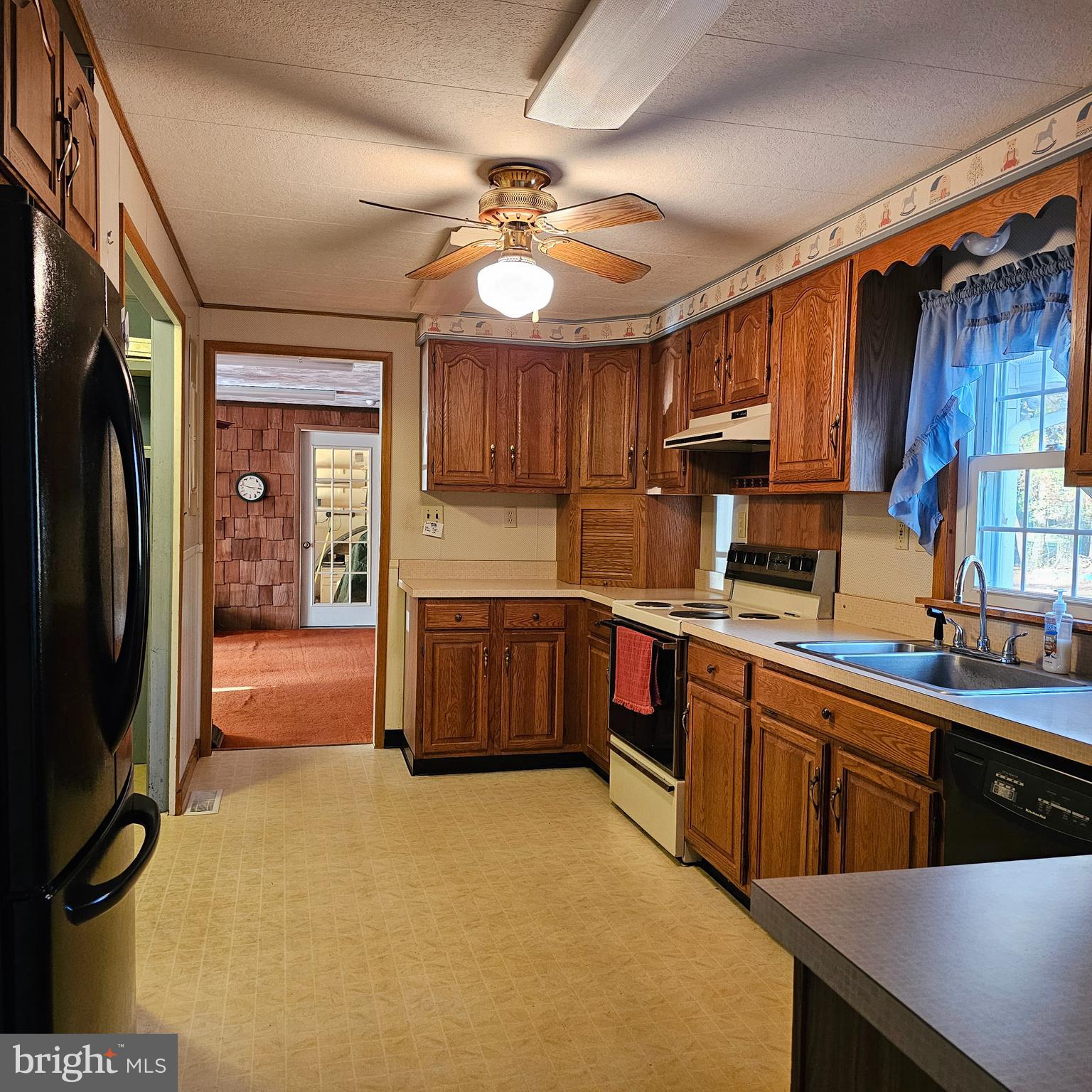 8210 Ingleton Circle Easton, MD 21601 - Photo 4 of 13 a kitchen with stainless steel appliances a sink cabinets and wooden floor