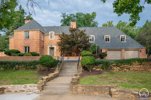 $925,000 | 1533 Southwest Stratford Road, Topeka, KS 66604