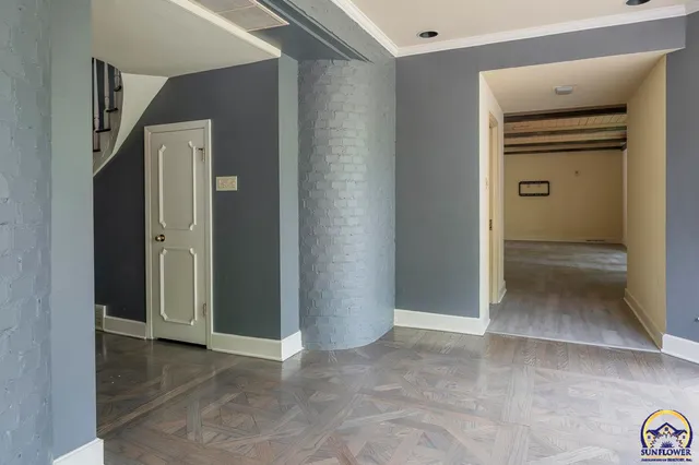 $925,000 | 1533 Southwest Stratford Road, Topeka, KS 66604