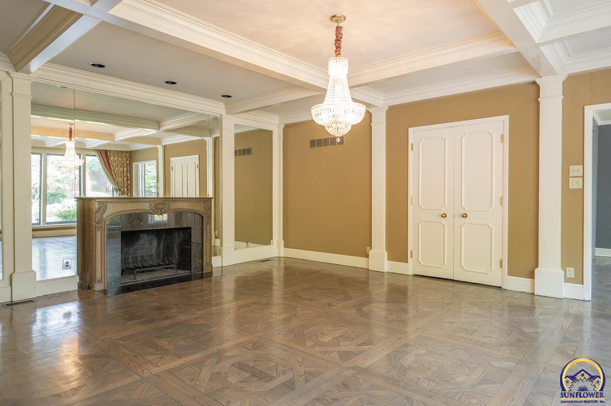 1533 Southwest Stratford Road Topeka, KS 66604 - Photo 14 of 56