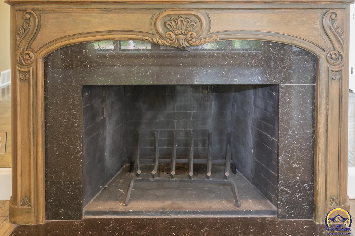 1533 Southwest Stratford Road Topeka, KS 66604 - Photo 16 of 56