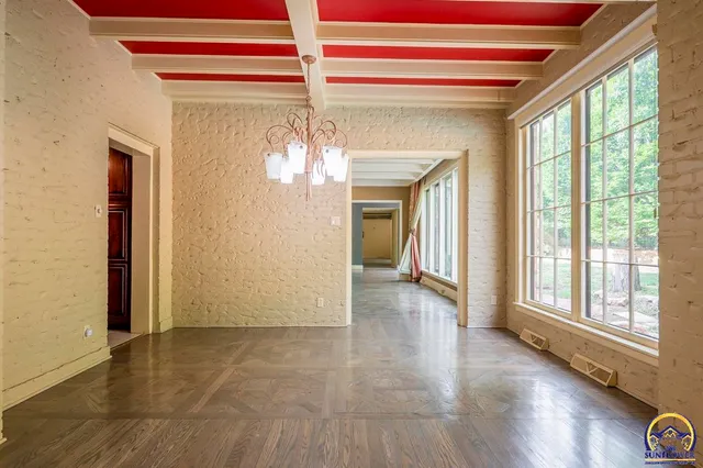 $925,000 | 1533 Southwest Stratford Road, Topeka, KS 66604