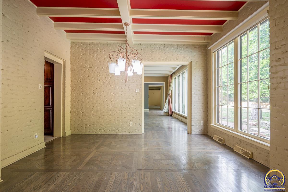 1533 Southwest Stratford Road Topeka, KS 66604 - Photo 17 of 56