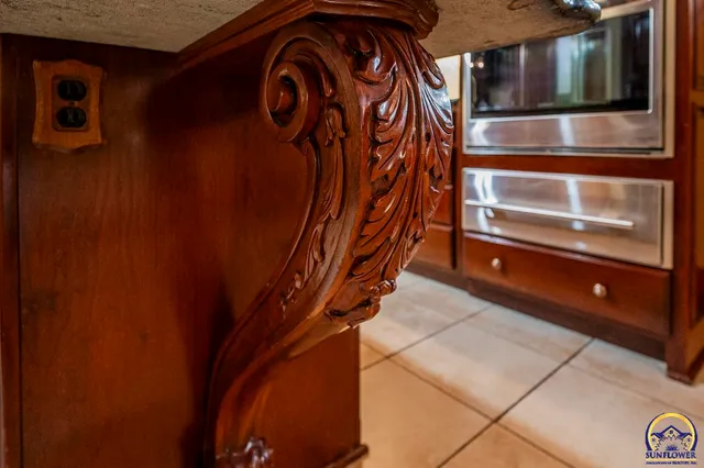 $925,000 | 1533 Southwest Stratford Road, Topeka, KS 66604