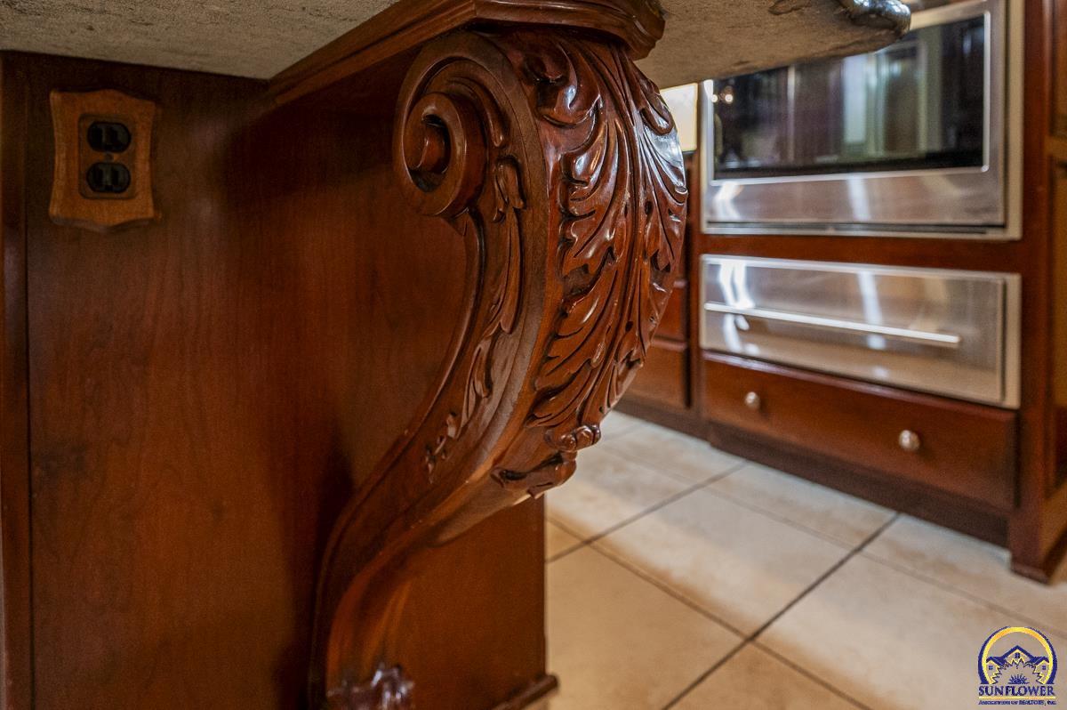 1533 Southwest Stratford Road Topeka, KS 66604 - Photo 19 of 56