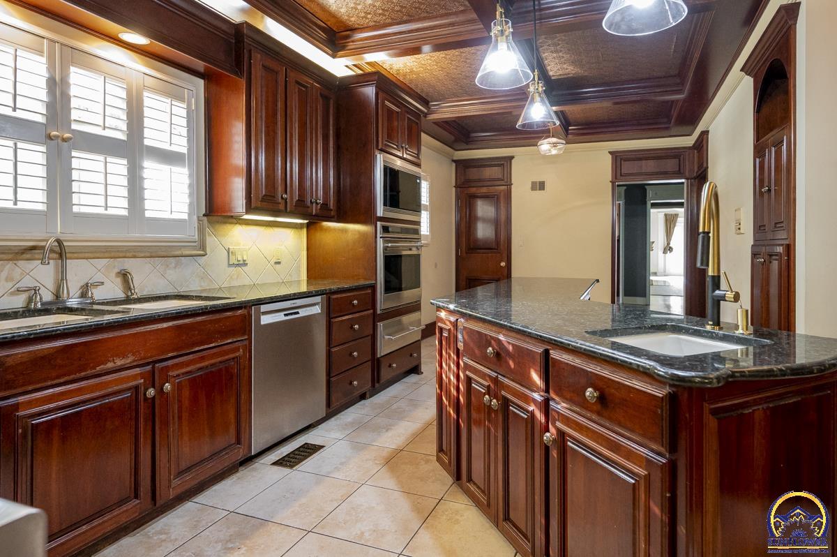 1533 Southwest Stratford Road Topeka, KS 66604 - Photo 22 of 56