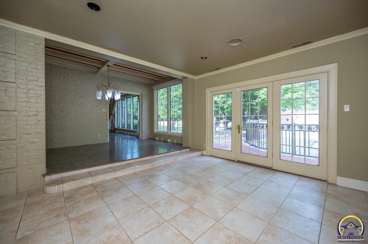 1533 Southwest Stratford Road Topeka, KS 66604 - Photo 24 of 56