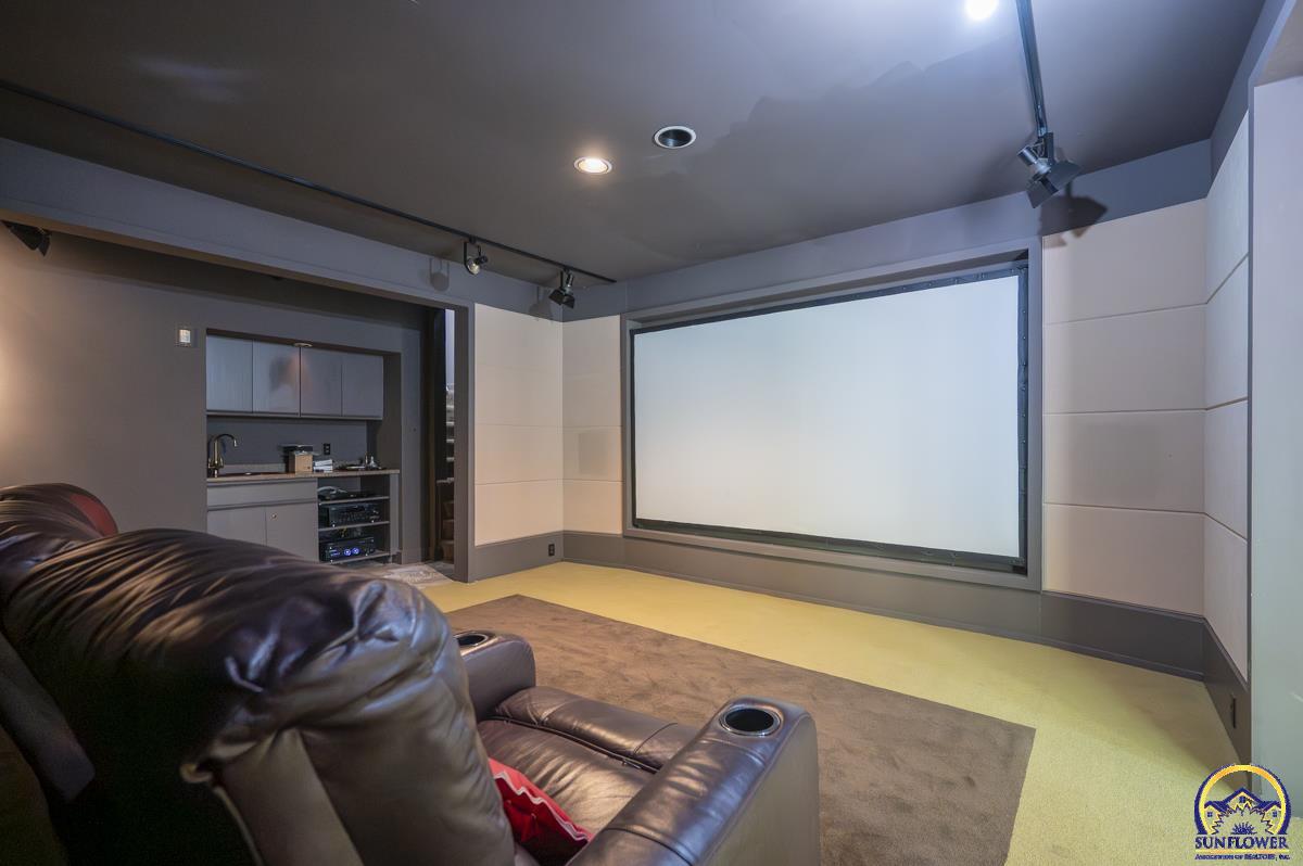 1533 Southwest Stratford Road Topeka, KS 66604 - Photo 25 of 56