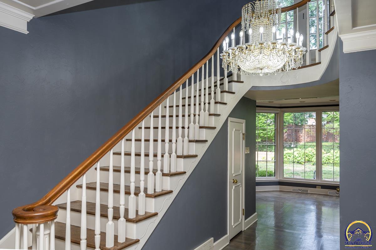 1533 Southwest Stratford Road Topeka, KS 66604 - Photo 27 of 56