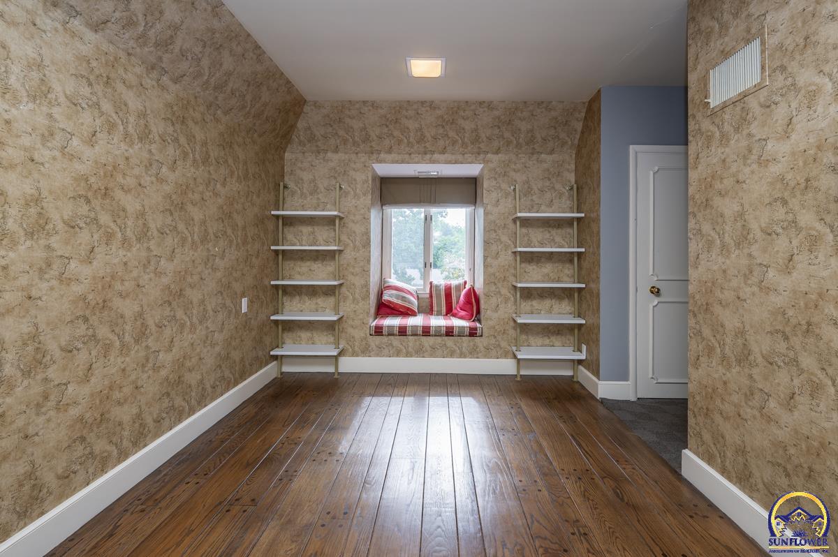 1533 Southwest Stratford Road Topeka, KS 66604 - Photo 33 of 56