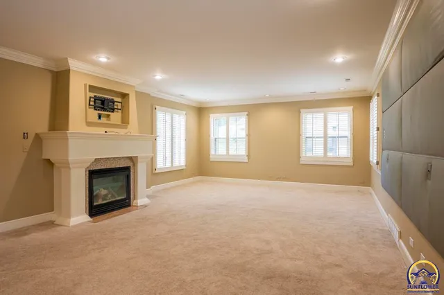 $925,000 | 1533 Southwest Stratford Road, Topeka, KS 66604