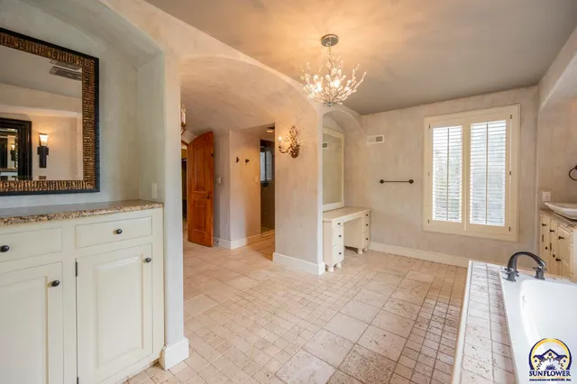 $925,000 | 1533 Southwest Stratford Road, Topeka, KS 66604