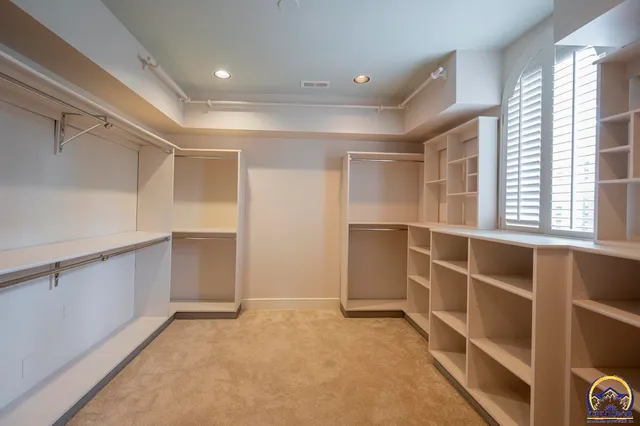 $925,000 | 1533 Southwest Stratford Road, Topeka, KS 66604