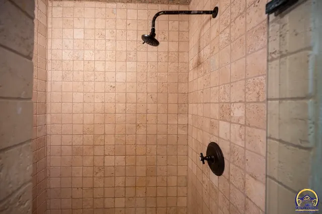 $925,000 | 1533 Southwest Stratford Road, Topeka, KS 66604