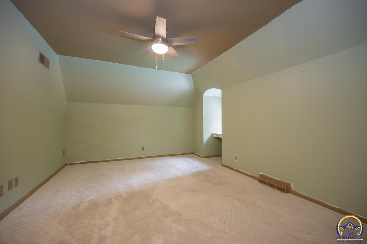 1533 Southwest Stratford Road Topeka, KS 66604 - Photo 44 of 56