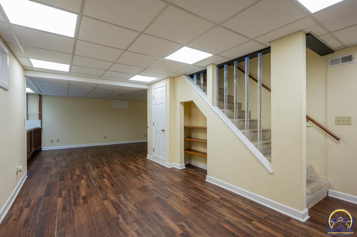 1533 Southwest Stratford Road Topeka, KS 66604 - Photo 45 of 56