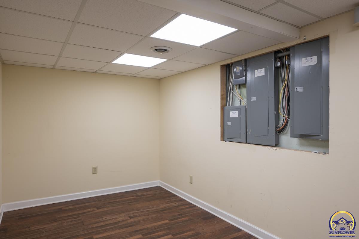 1533 Southwest Stratford Road Topeka, KS 66604 - Photo 46 of 56