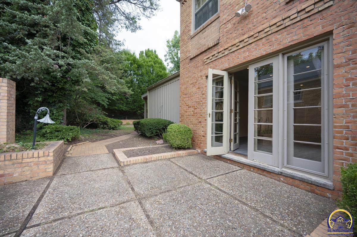 1533 Southwest Stratford Road Topeka, KS 66604 - Photo 50 of 56