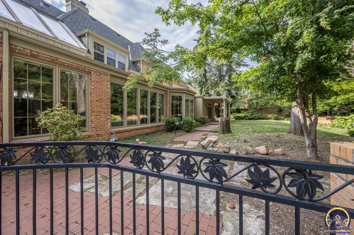 1533 Southwest Stratford Road Topeka, KS 66604 - Photo 53 of 56