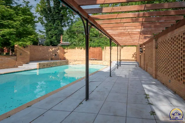 $925,000 | 1533 Southwest Stratford Road, Topeka, KS 66604