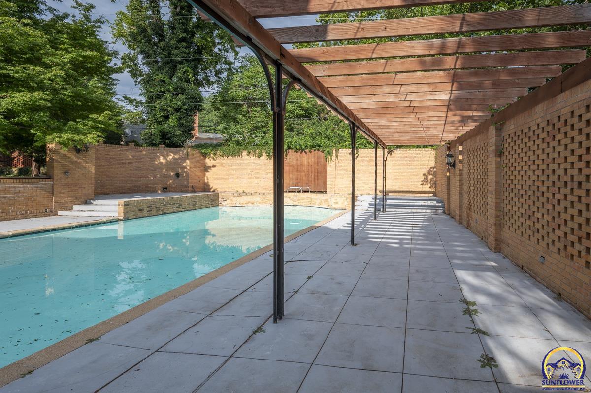 1533 Southwest Stratford Road Topeka, KS 66604 - Photo 54 of 56