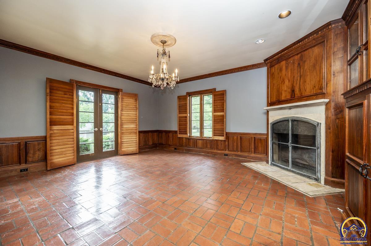 1533 Southwest Stratford Road Topeka, KS 66604 - Photo 7 of 56