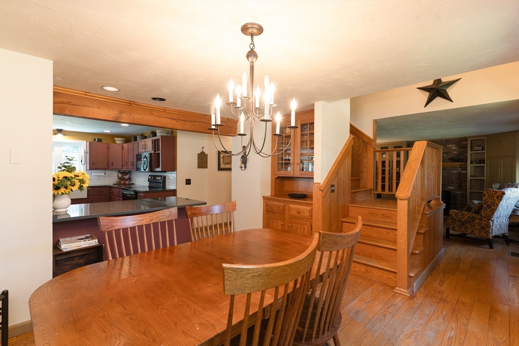 501 Wine Road New Braintree, MA 01531 - Photo 8 of 41