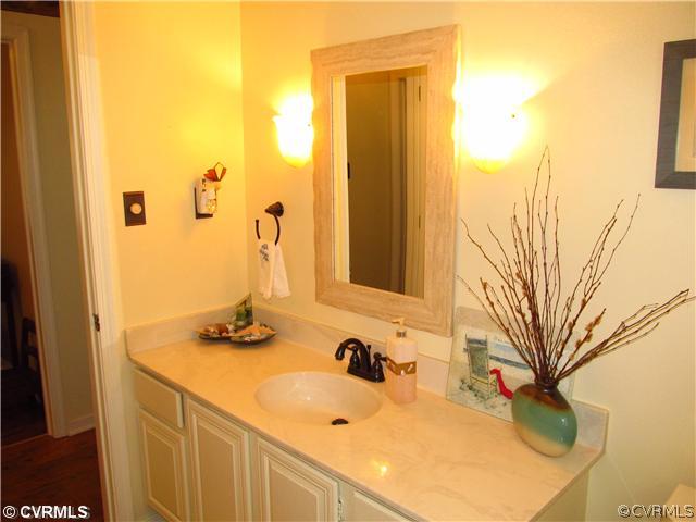 6627 Turngate Road North Chesterfield, VA 23234 - Photo 14 of 24 Bathroom - 1ST FLOOR FULL BATH ... VERY NICELY DON
