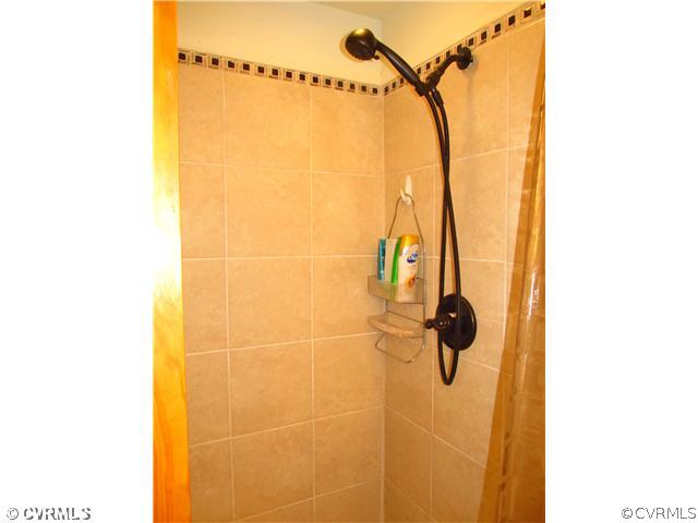 6627 Turngate Road North Chesterfield, VA 23234 - Photo 18 of 24 Master Bath - CERAMIC TILE SURROUND SHOWER
