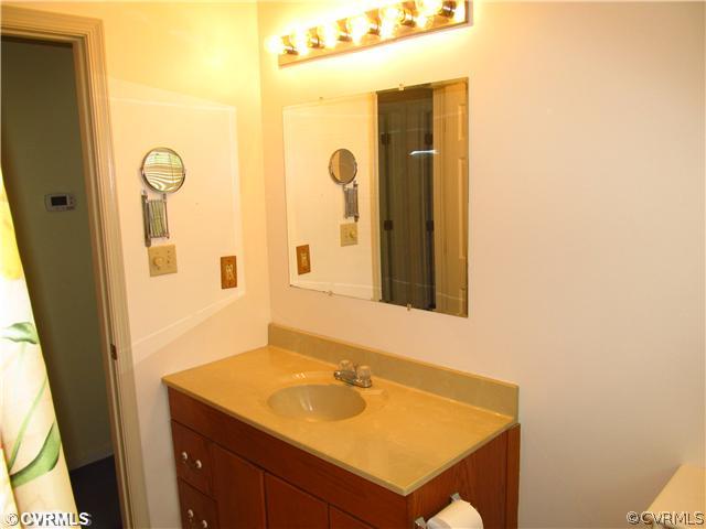 6627 Turngate Road North Chesterfield, VA 23234 - Photo 23 of 24 Bathroom - RECENTLY RENOVATED 2ND FLOOR GUEST / FA