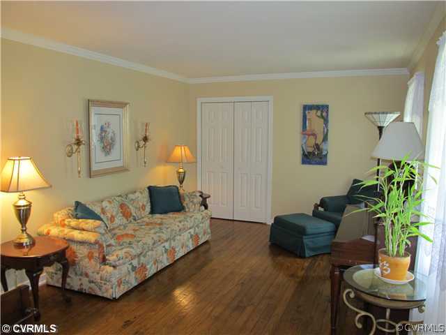 6627 Turngate Road North Chesterfield, VA 23234 - Photo 4 of 24 Living Room - LARGE LIVING ROOM WITH WOOD FLOORS,