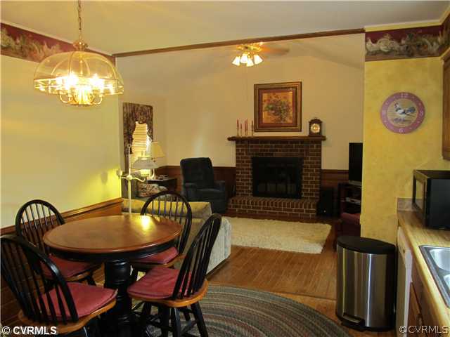 6627 Turngate Road North Chesterfield, VA 23234 - Photo 9 of 24 Kitchen - FLOWING TO COZY FAMILY ROOM