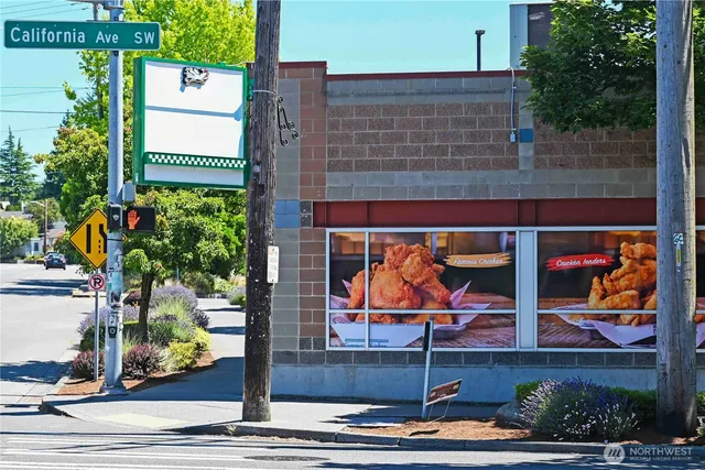 a house view with a outdoor space