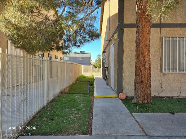 $1,095 | 4765 Thunderbolt Avenue, Unit 2, Las Vegas, NV 89115