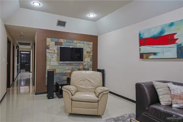 $2,000 | 412 Toronto Avenue, Unit 34, McAllen, TX 78503