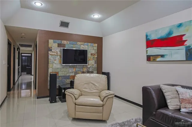 $2,000 | 412 Toronto Avenue, Unit 34, McAllen, TX 78503