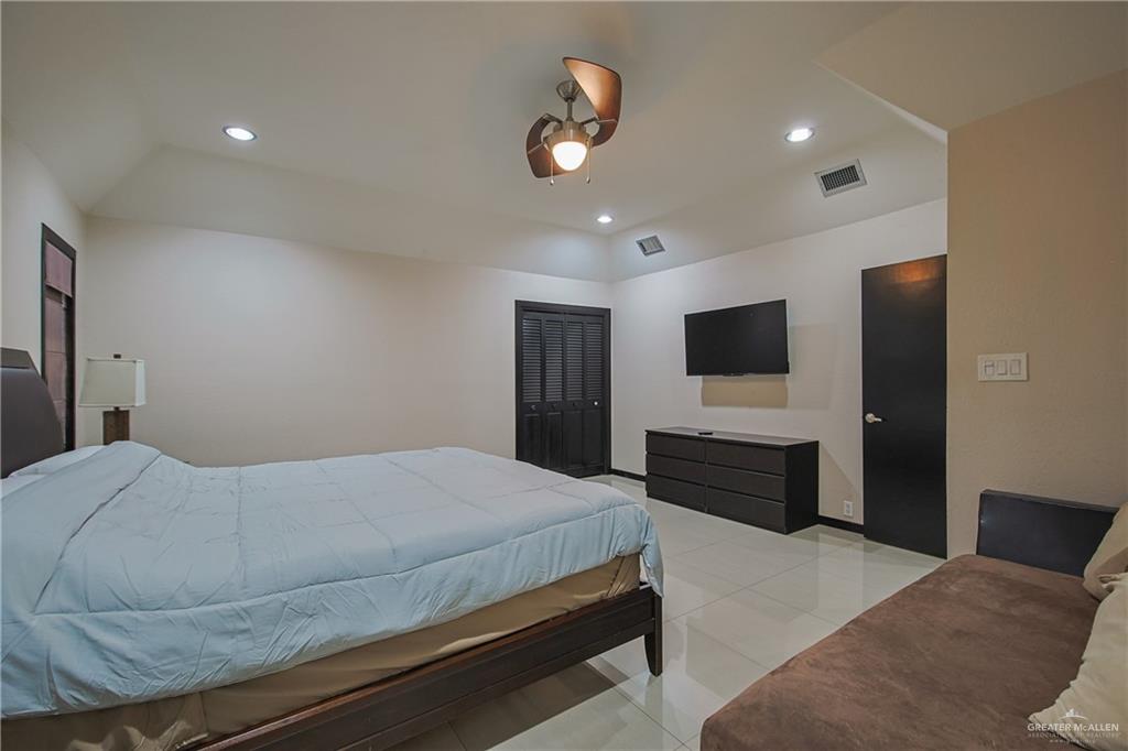 412 Toronto Avenue, Unit 34 McAllen, TX 78503 - Photo 22 of 44 Bedroom with recessed lighting, a ceiling fan, light tile patterned floors, and vaulted ceiling