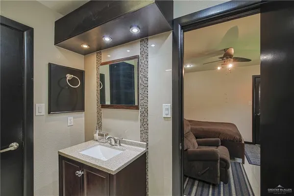 $2,000 | 412 Toronto Avenue, Unit 34, McAllen, TX 78503