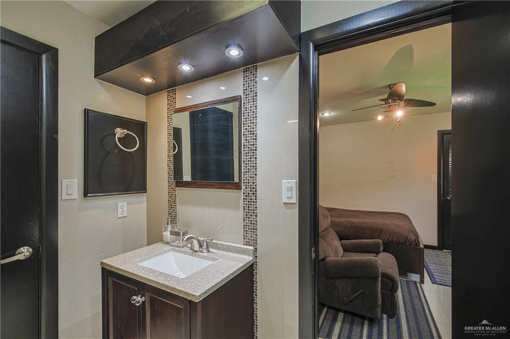 412 Toronto Avenue, Unit 34 McAllen, TX 78503 - Photo 28 of 44 Bathroom featuring vanity, a ceiling fan, connected bathroom, and tile patterned flooring