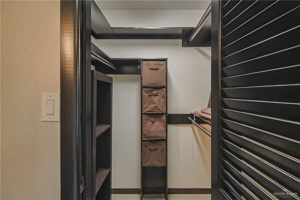 412 Toronto Avenue, Unit 34 McAllen, TX 78503 - Photo 30 of 44 View of walk in closet