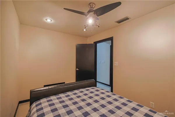 $2,000 | 412 Toronto Avenue, Unit 34, McAllen, TX 78503