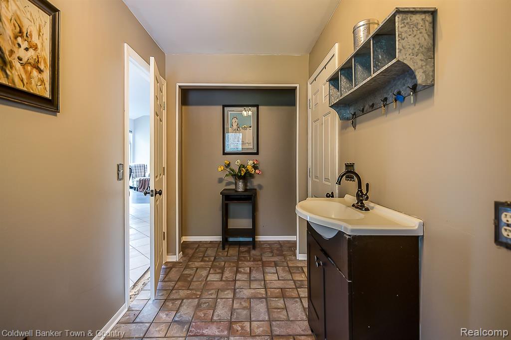 1355 South Maxfield Road Brighton, MI 48114 - Photo 33 of 70 Gallery Image 33